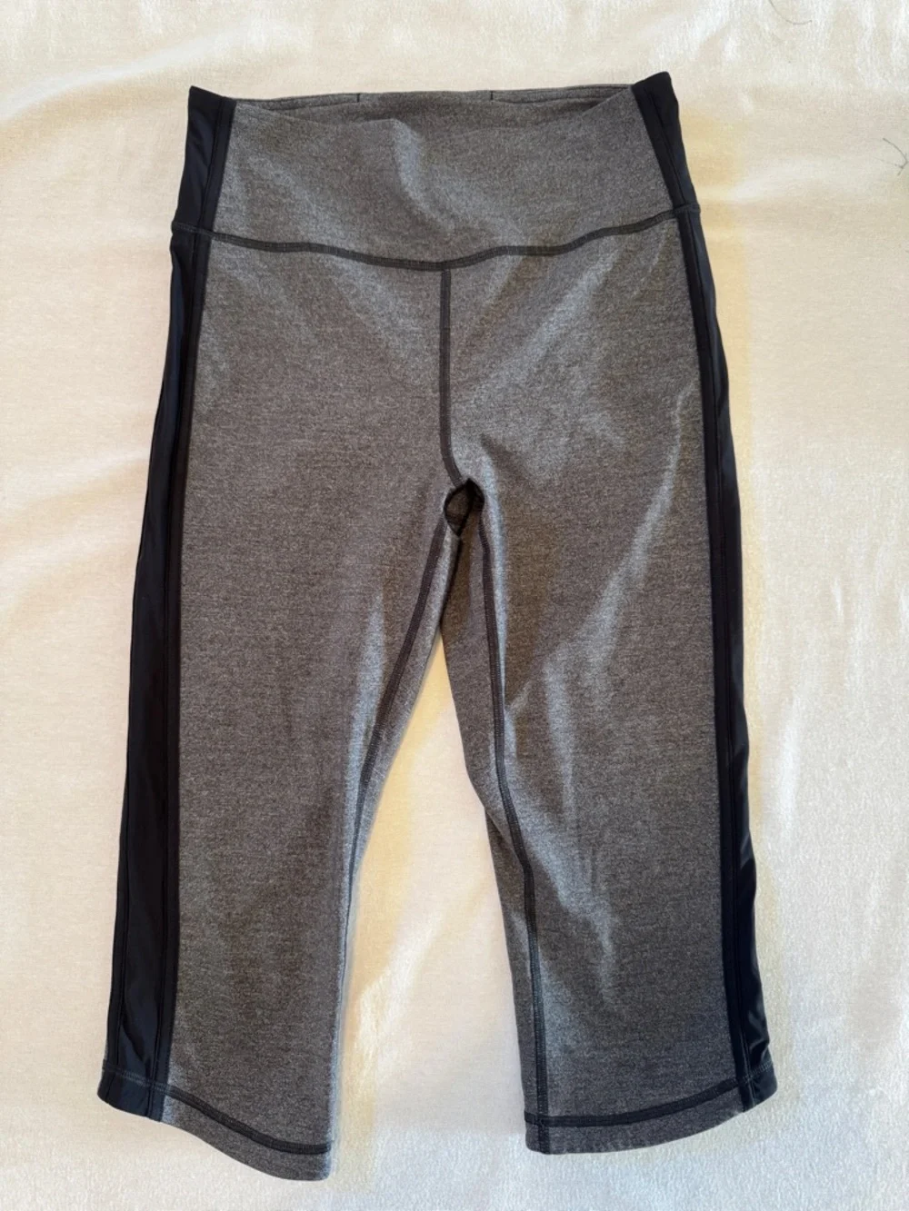 Lululemon Cropped Leggings Women’s Size 8 Gray Black Athletic Yoga Pants